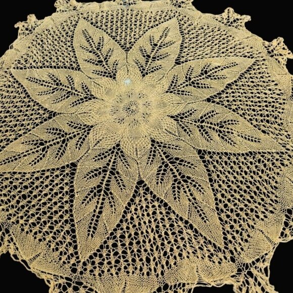 Antique Large yellow doily 24" Knitted Lace Table Cloth Textiles delicate - Picture 5 of 10